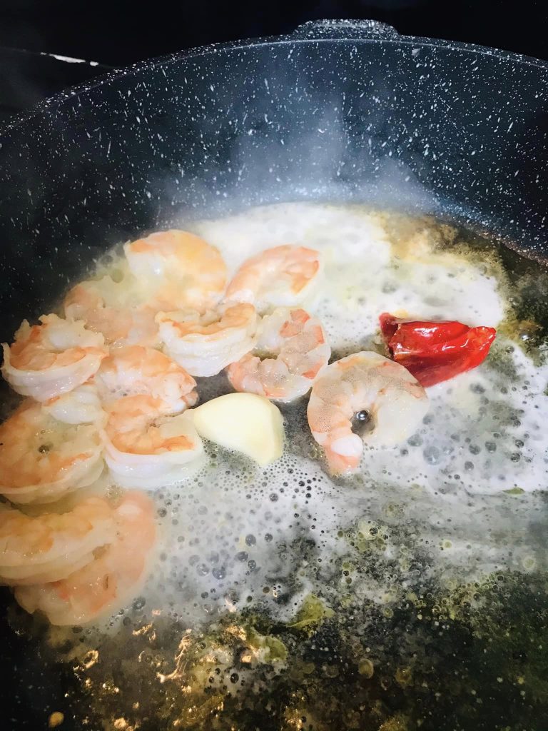 Ricetta Busiate al pistacchio con pesto di pistacchio e gamberi - passaggio 9