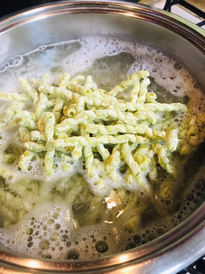 Ricetta Busiate al pistacchio con pesto di pistacchio e gamberi - passaggio 13