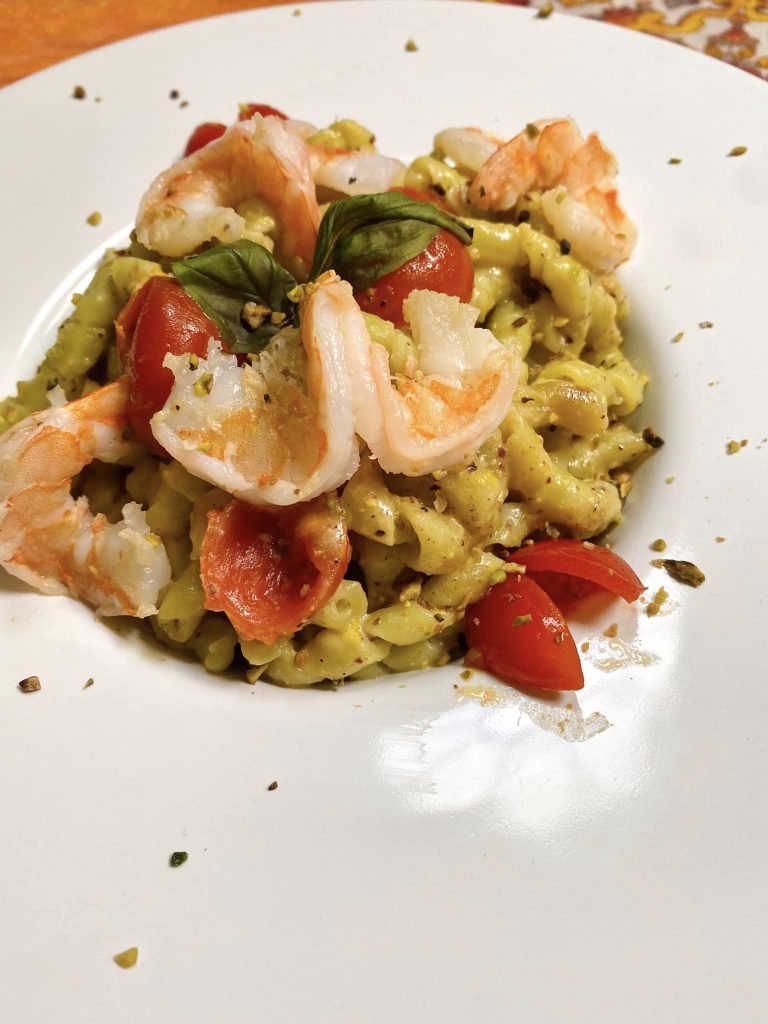 Ricetta Busiate al pistacchio con pesto di pistacchio e gamberi - passaggio 20