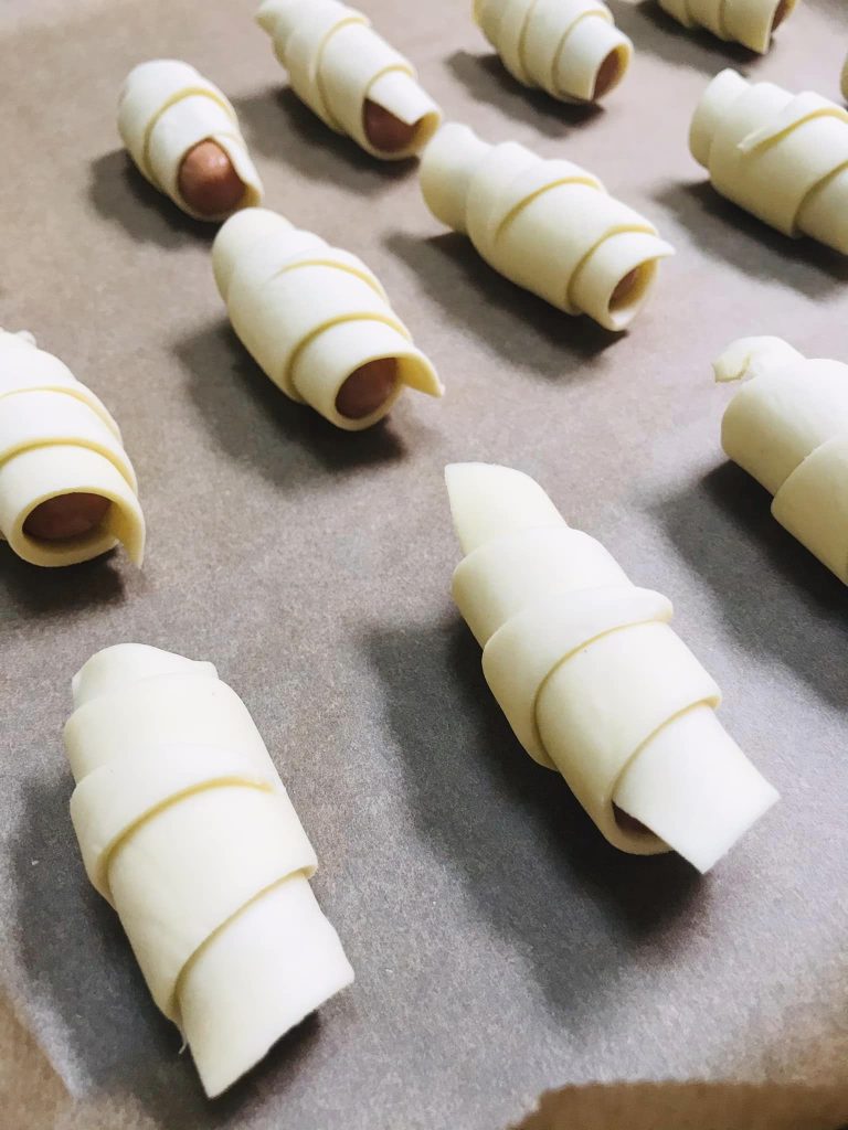 Ricetta Mini Cornetti con Wurstel (di Pasta Sfoglia) - passaggio 5