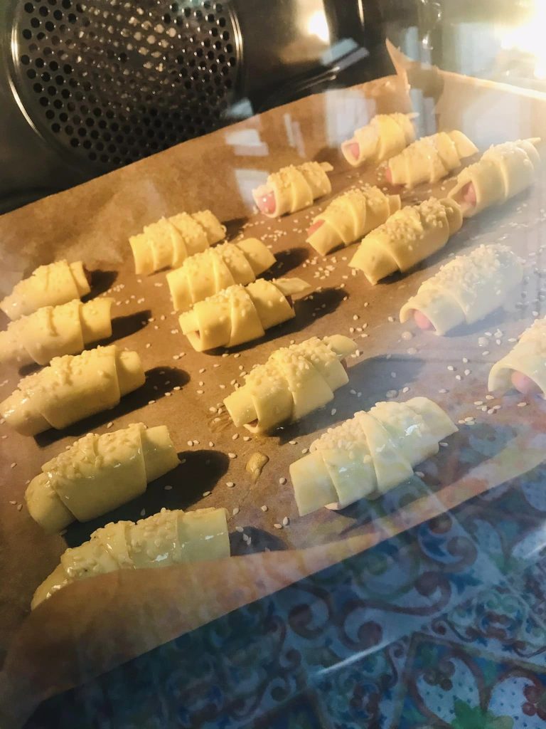 Ricetta Mini Cornetti con Wurstel (di Pasta Sfoglia) - passaggio 9