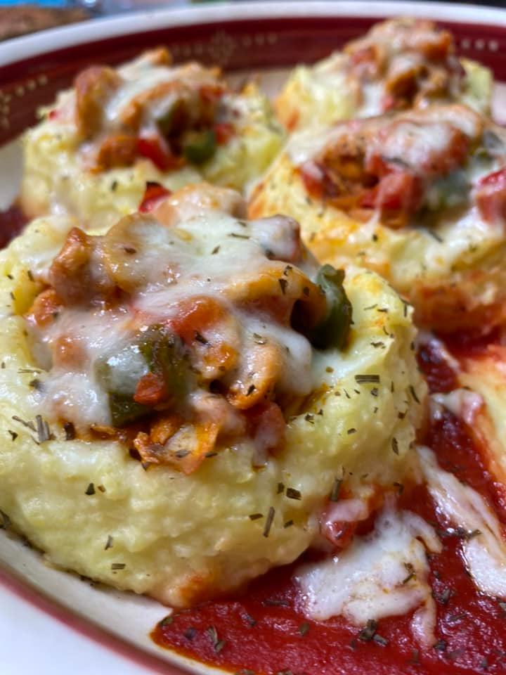 Ricetta Nidi di patate ripiene di pollo, peperoni e funghi