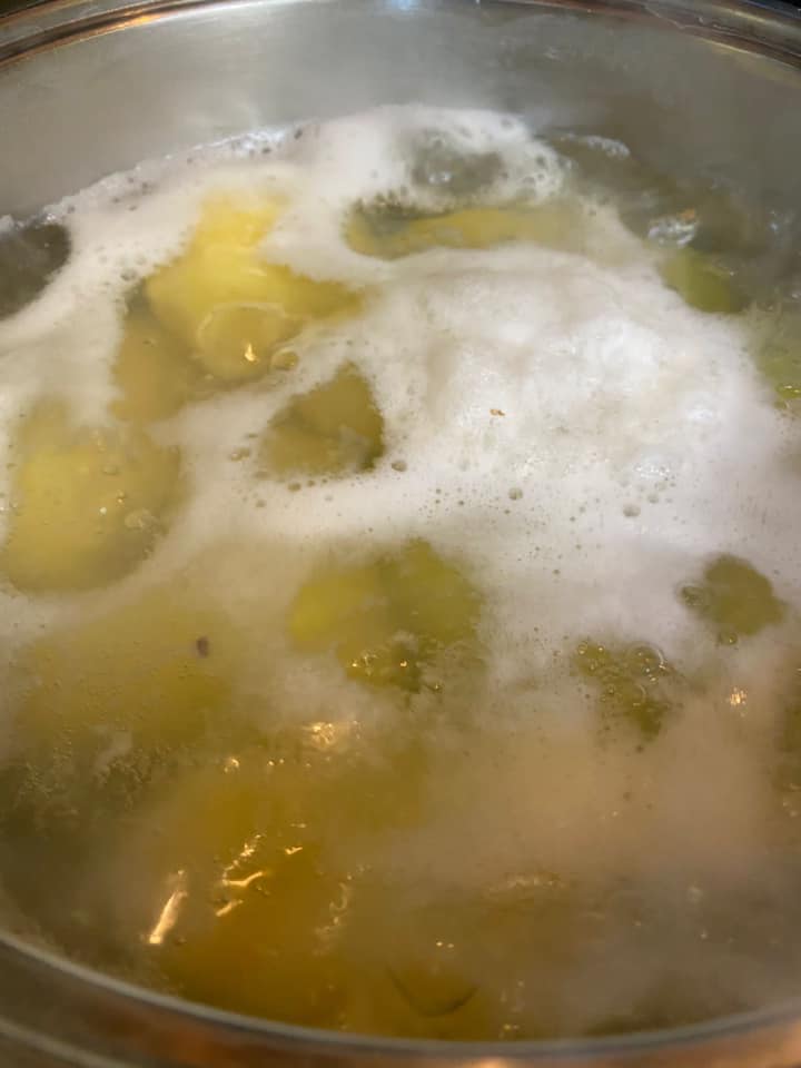Ricetta Nidi di patate ripiene di pollo, peperoni e funghi - passaggio 3