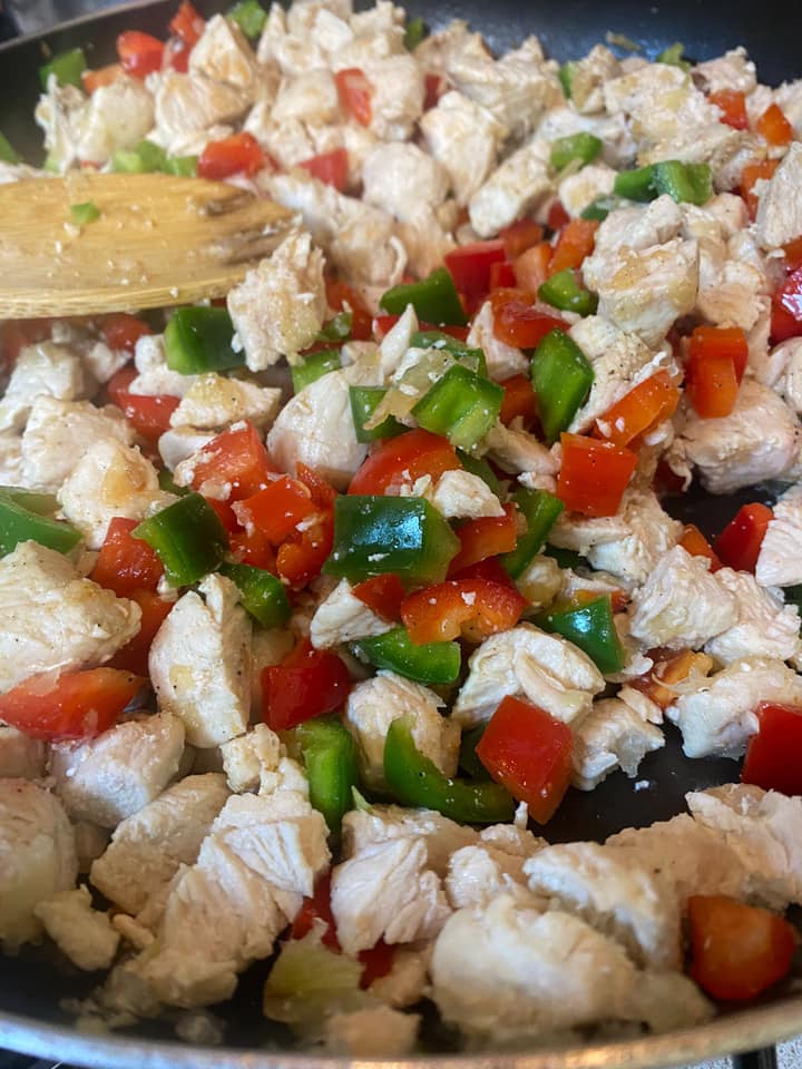 Ricetta Nidi di patate ripiene di pollo, peperoni e funghi - passaggio 10