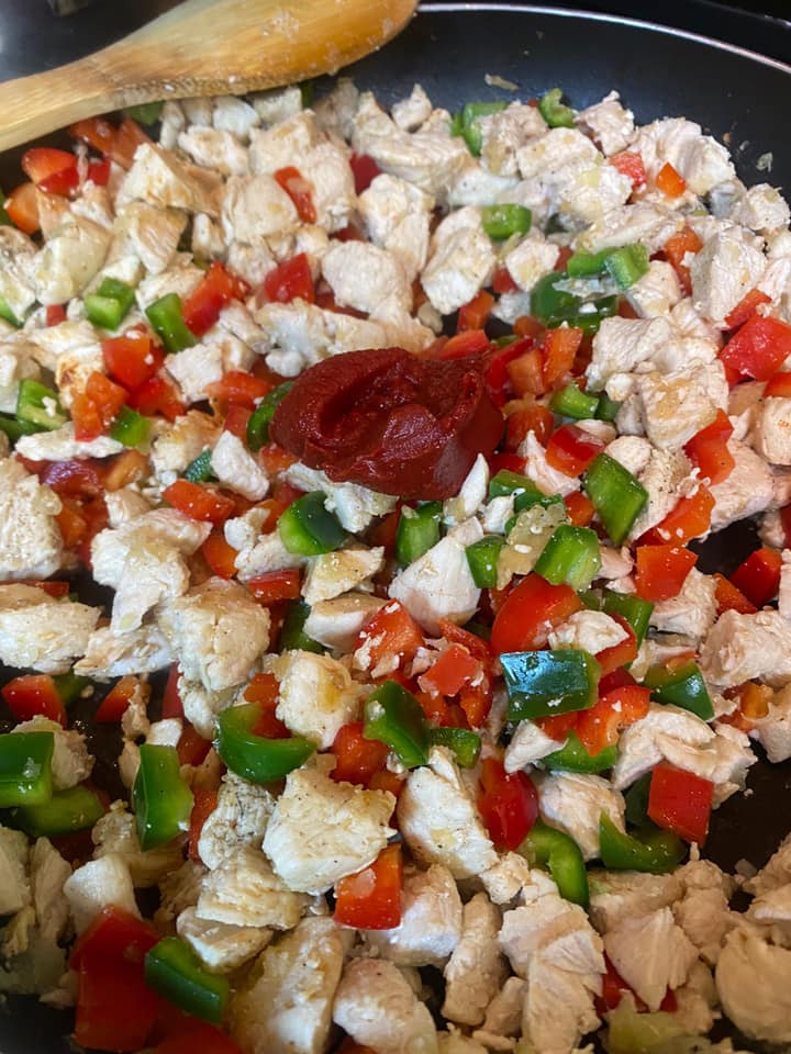 Ricetta Nidi di patate ripiene di pollo, peperoni e funghi - passaggio 11
