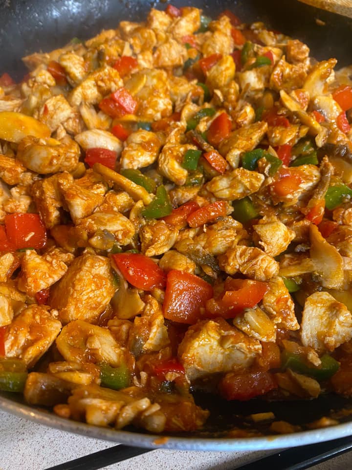 Ricetta Nidi di patate ripiene di pollo, peperoni e funghi - passaggio 12
