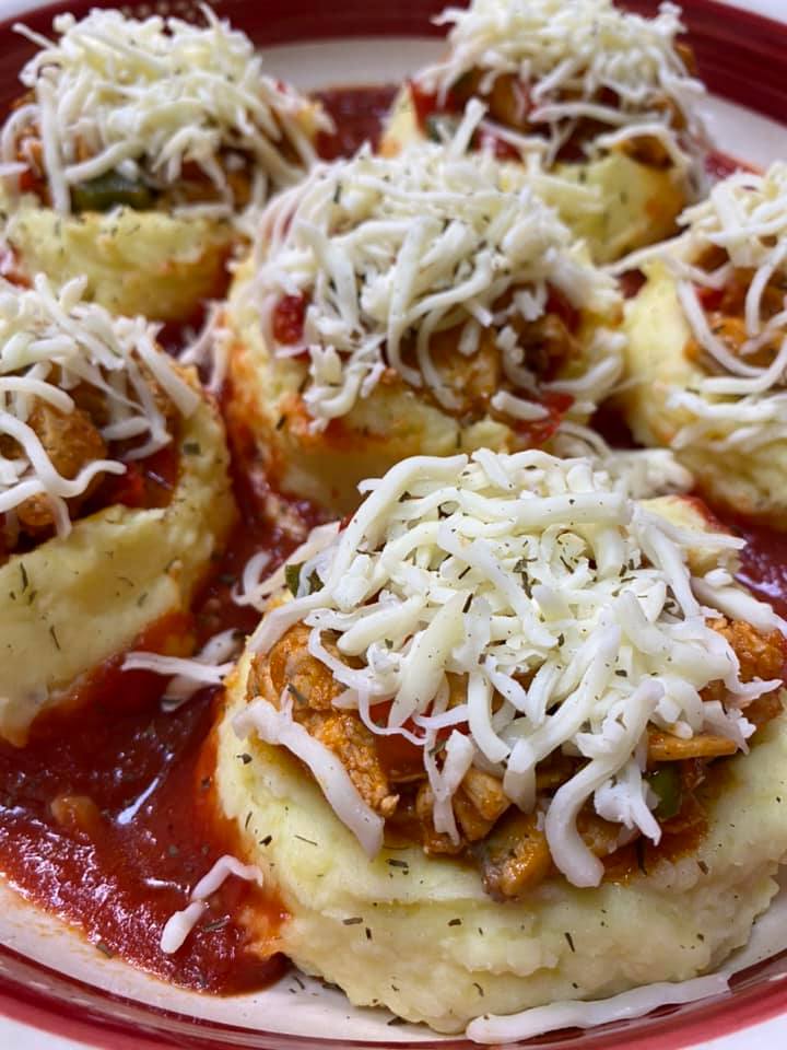 Ricetta Nidi di patate ripiene di pollo, peperoni e funghi - passaggio 17