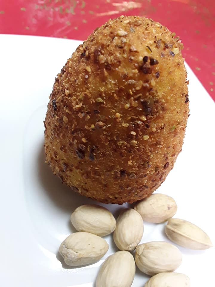 Ricetta Arancina/o al pesto di pistacchio e gamberetti - passaggio 8
