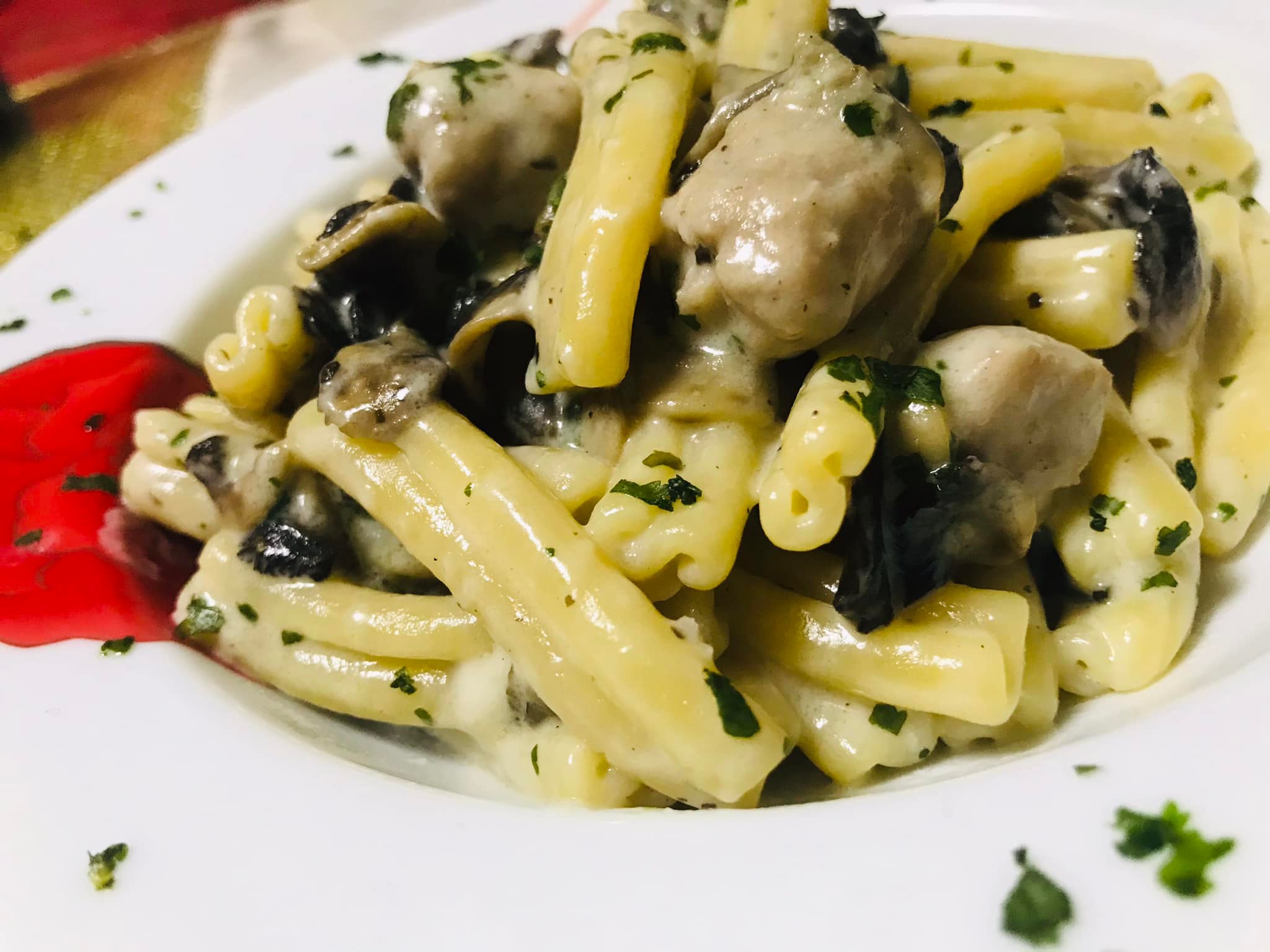 Ricetta Casarecce funghi e salsiccia