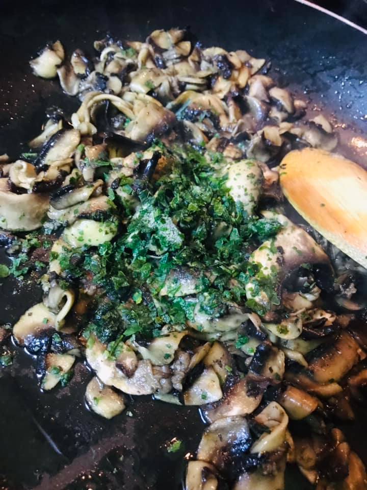 Ricetta Casarecce funghi e salsiccia - passaggio 4