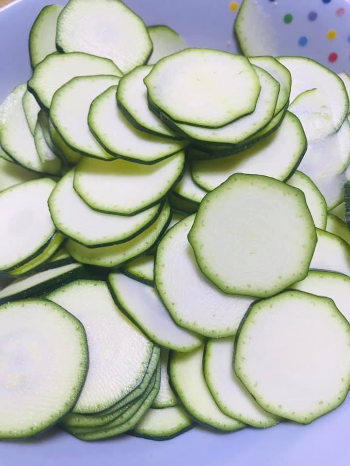 Ricetta Caserecce zucchine e pancetta cremosa - passaggio 1