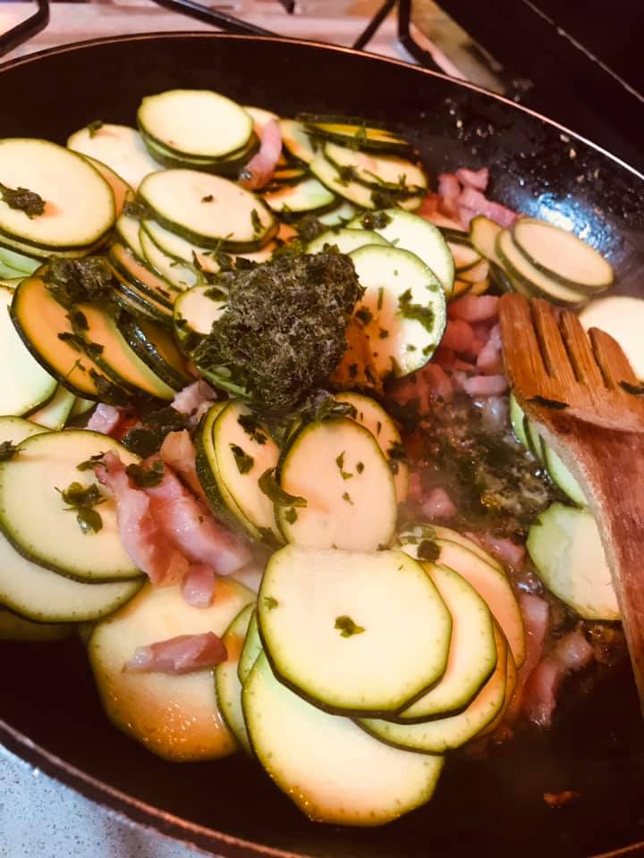 Ricetta Caserecce zucchine e pancetta cremosa - passaggio 5