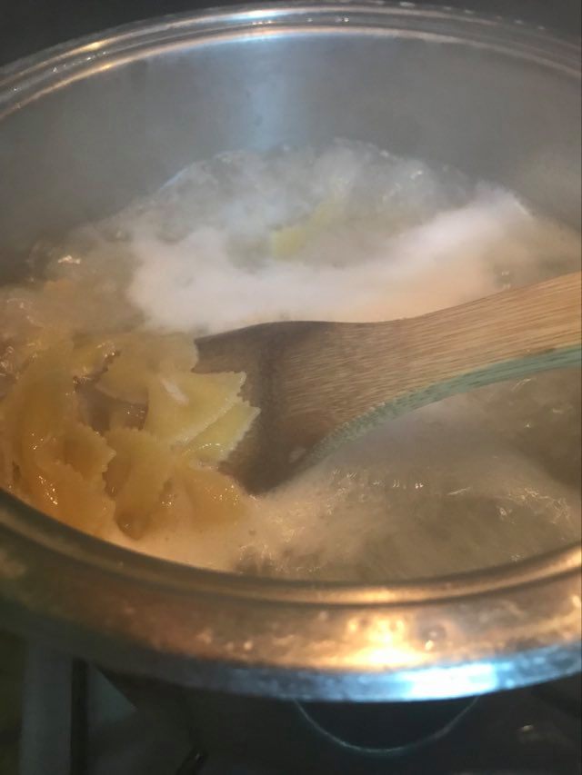Ricetta Farfalle al salmone (a modo mio) - passaggio 5