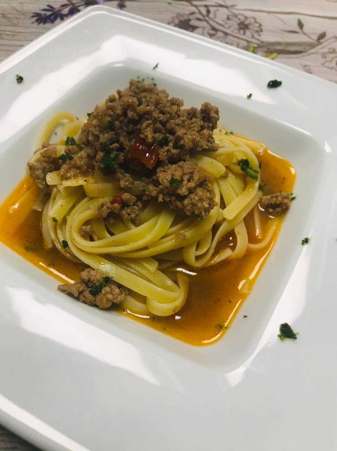 Ricetta Fettucine con il ragù in bianco