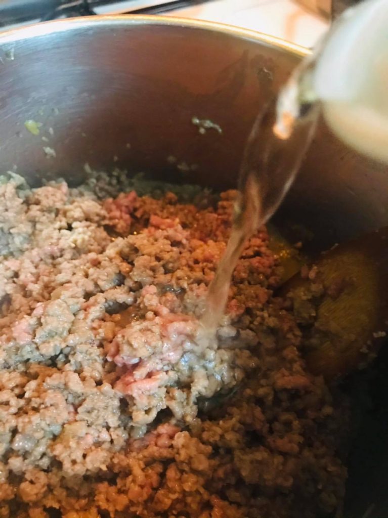 Ricetta Fettucine con il ragù in bianco - passaggio 3