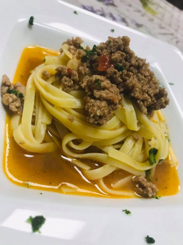 Ricetta Fettucine con il ragù in bianco - passaggio 8