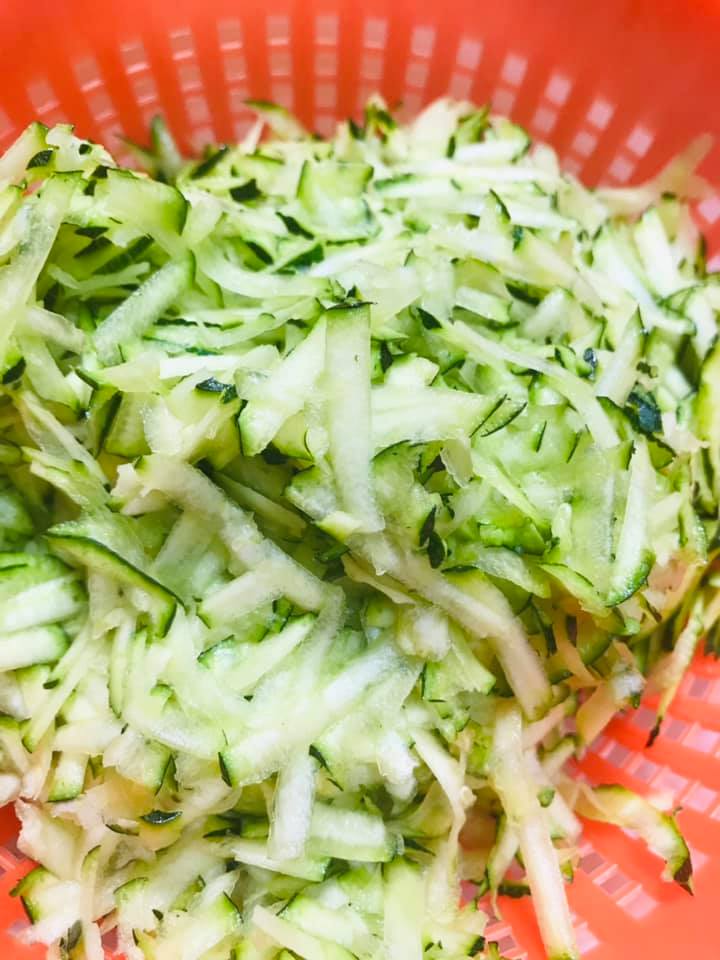 Ricetta Frittelle di zucchine - passaggio 2