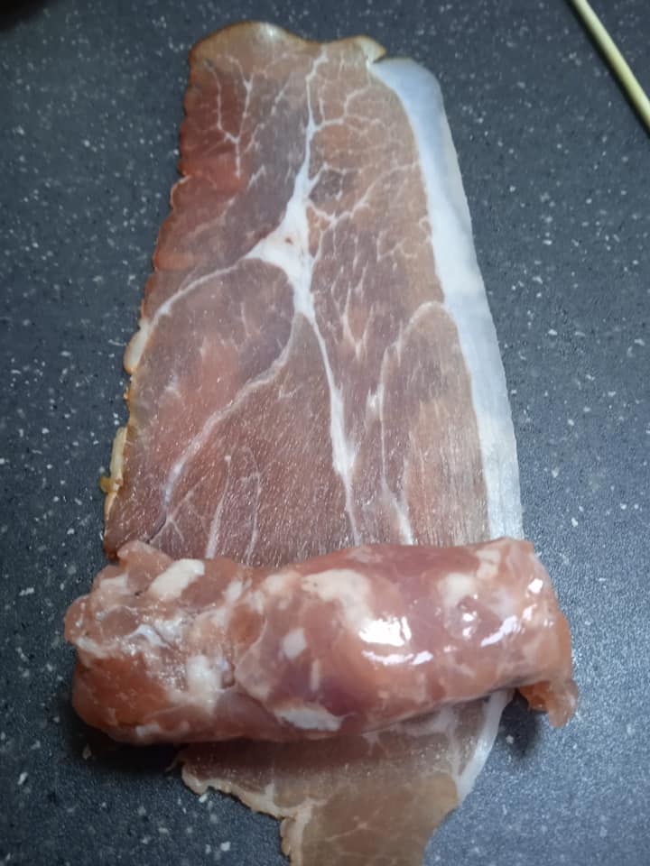 Ricetta Involtini di salsiccia saporita - passaggio 1