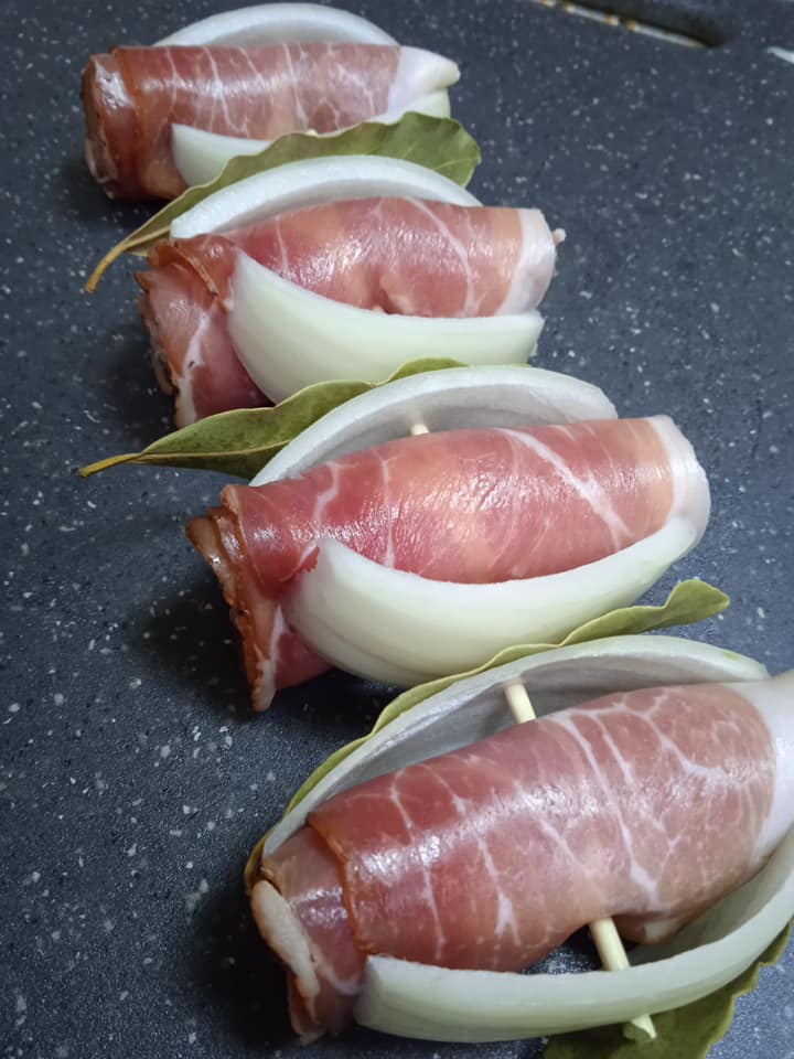 Ricetta Involtini di salsiccia saporita - passaggio 2