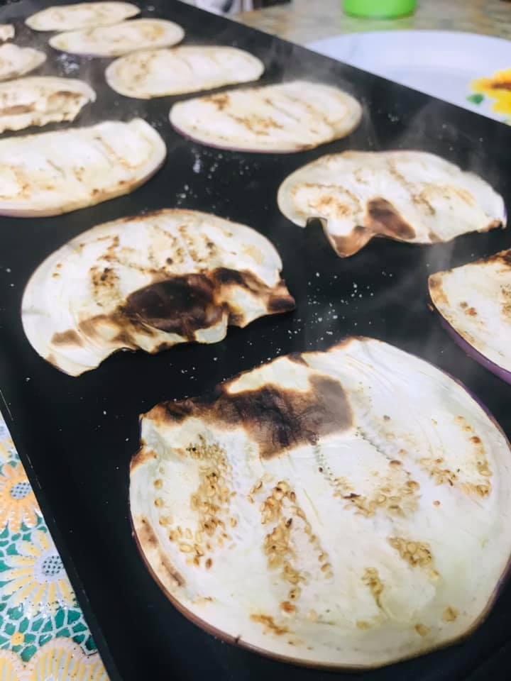 Ricetta Melanzane arrostite con aglio e menta - passaggio 6