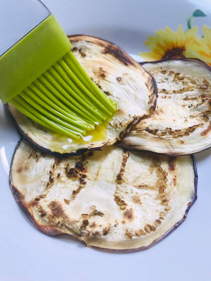 Ricetta Melanzane arrostite con aglio e menta - passaggio 8