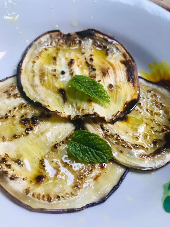 Ricetta Melanzane arrostite con aglio e menta - passaggio 9