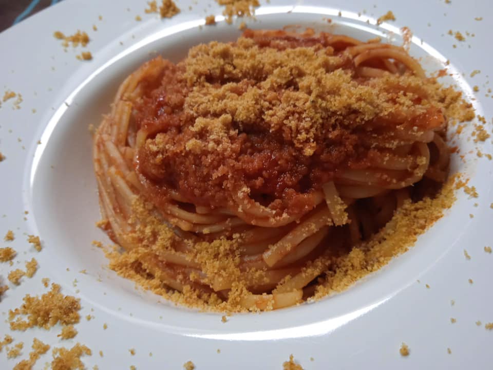 Ricetta (linguine / bucatini) Pasta c’anciuova e muddica atturrata (acciughe e pangrattato tostato)