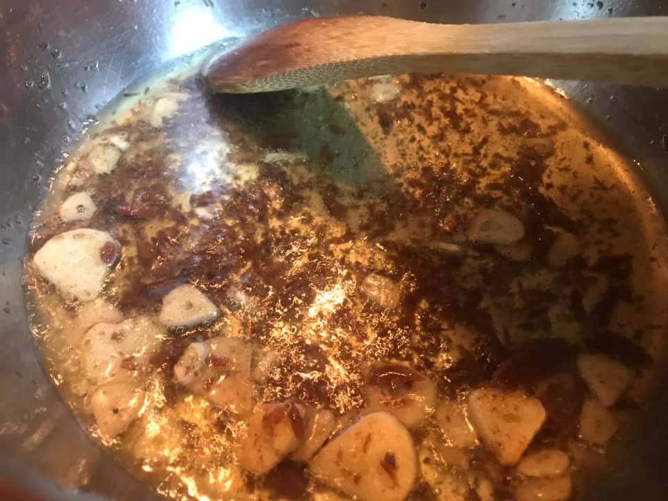Ricetta (linguine / bucatini) Pasta c’anciuova e muddica atturrata (acciughe e pangrattato tostato) - passaggio 2