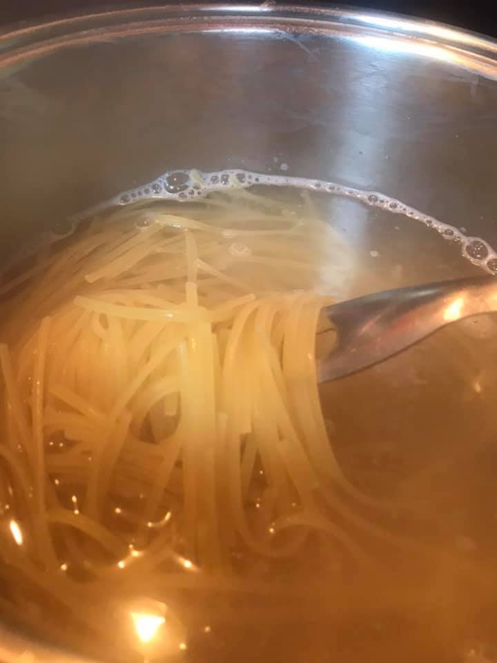 Ricetta (linguine / bucatini) Pasta c’anciuova e muddica atturrata (acciughe e pangrattato tostato) - passaggio 10