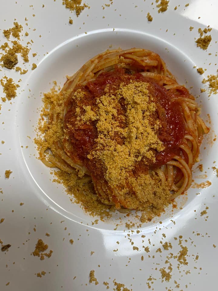 Ricetta (linguine / bucatini) Pasta c’anciuova e muddica atturrata (acciughe e pangrattato tostato) - passaggio 12