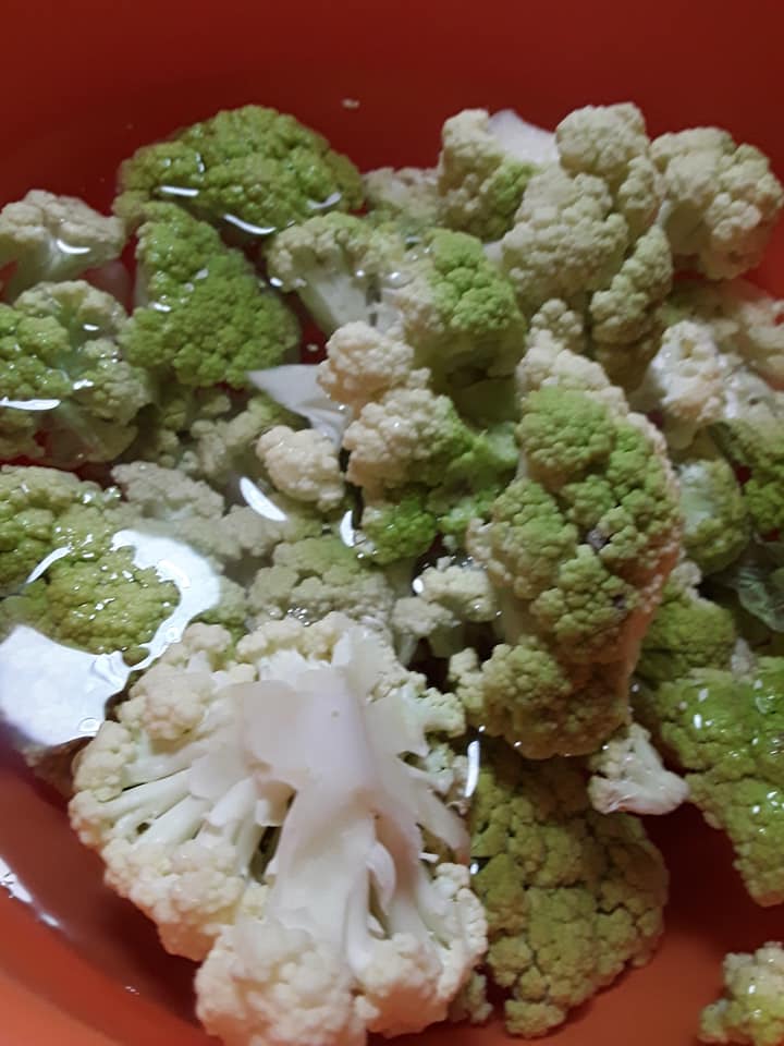 Ricetta Pasta chi vruocculi arriminata (pasta con i broccoli “cavolfiore” mescolata) - passaggio 1