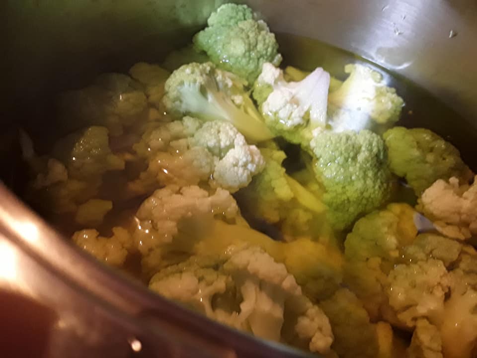 Ricetta Pasta chi vruocculi arriminata (pasta con i broccoli “cavolfiore” mescolata) - passaggio 2