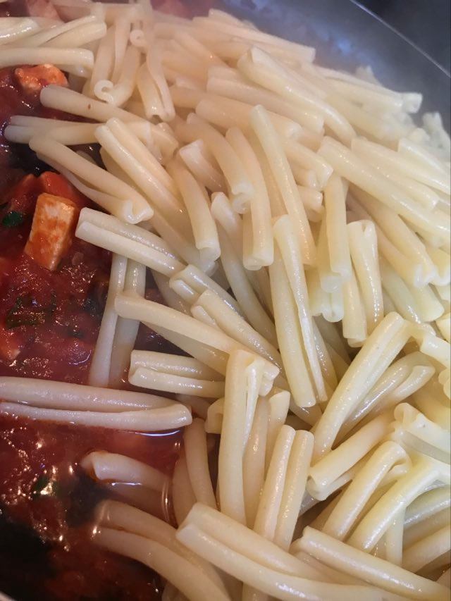Ricetta Pasta (casarecce) con pesce spada e melanzane - passaggio 9