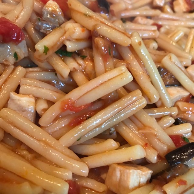 Ricetta Pasta (casarecce) con pesce spada e melanzane - passaggio 10