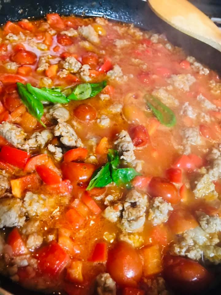 Ricetta Penne con sugo di peperoni e salsiccia - passaggio 10