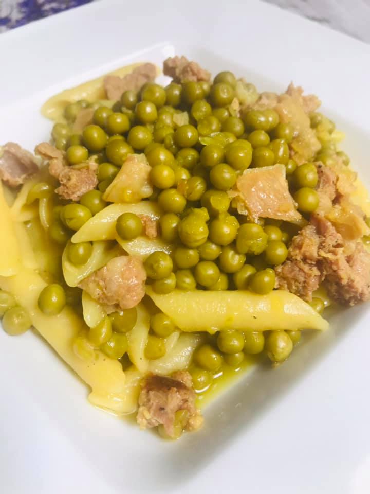 Ricetta Penne piselli, prosciutto cotto e salsiccia