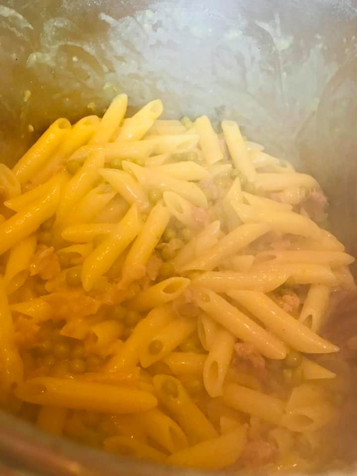 Ricetta Penne piselli, prosciutto cotto e salsiccia - passaggio 10