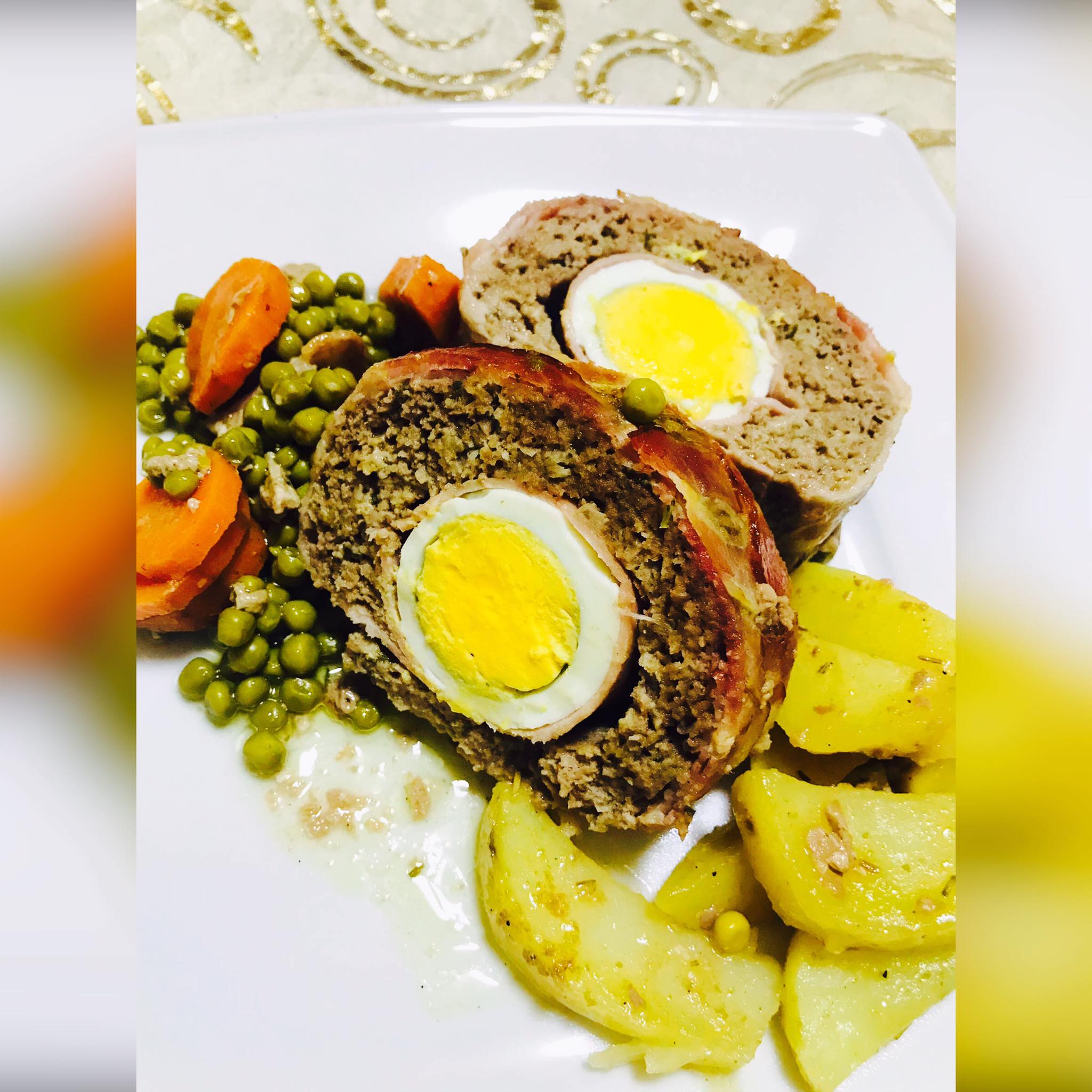 Ricetta Polpettone ripieno con patate, piselli e carote