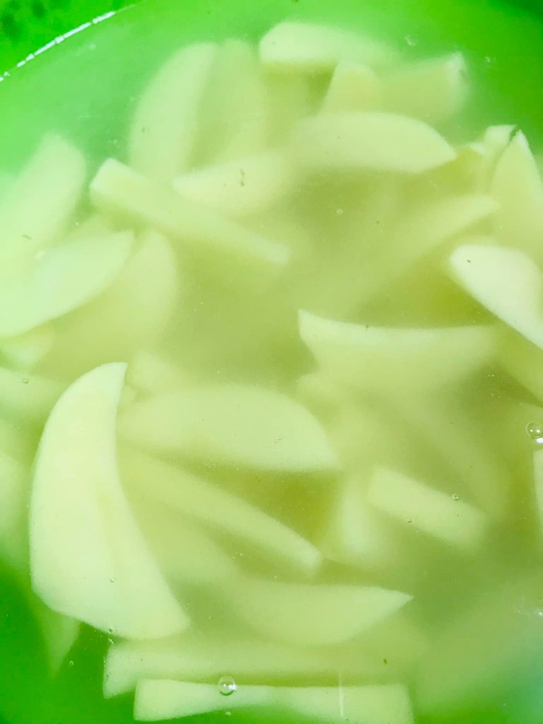 Ricetta Polpettone ripieno con patate, piselli e carote - passaggio 7