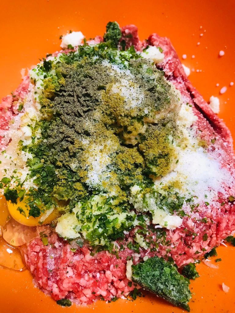 Ricetta Polpettone ripieno con patate, piselli e carote - passaggio 13