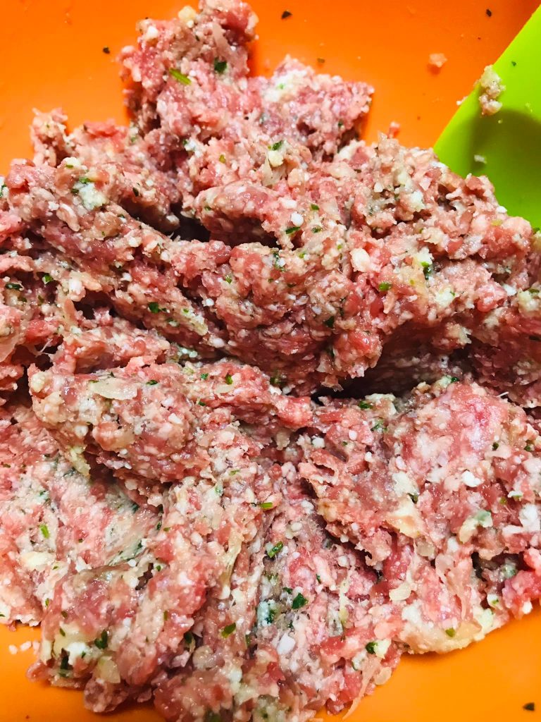 Ricetta Polpettone ripieno con patate, piselli e carote - passaggio 14
