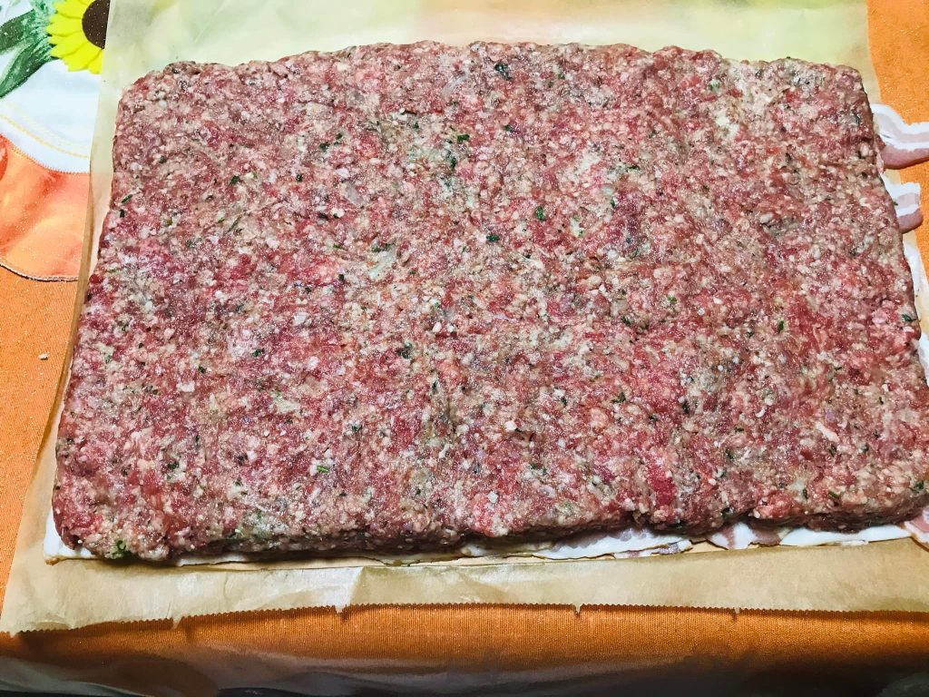 Ricetta Polpettone ripieno con patate, piselli e carote - passaggio 16