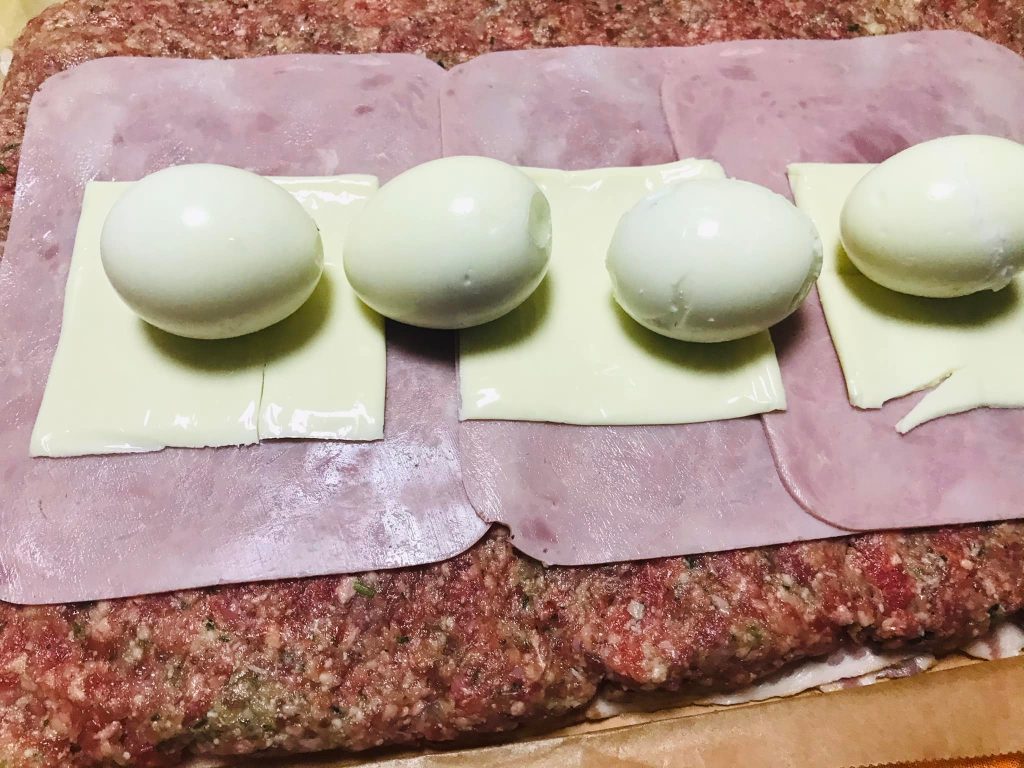 Ricetta Polpettone ripieno con patate, piselli e carote - passaggio 19