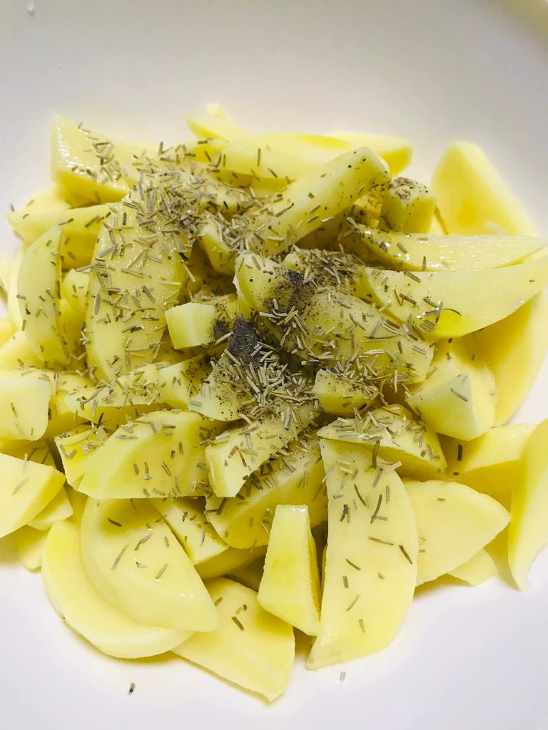 Ricetta Polpettone ripieno con patate, piselli e carote - passaggio 21