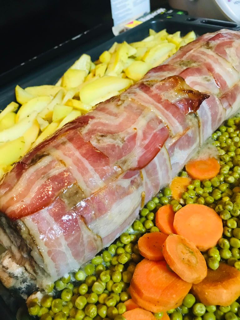 Ricetta Polpettone ripieno con patate, piselli e carote - passaggio 27