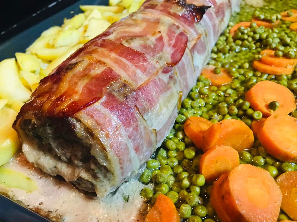 Ricetta Polpettone ripieno con patate, piselli e carote - passaggio 28