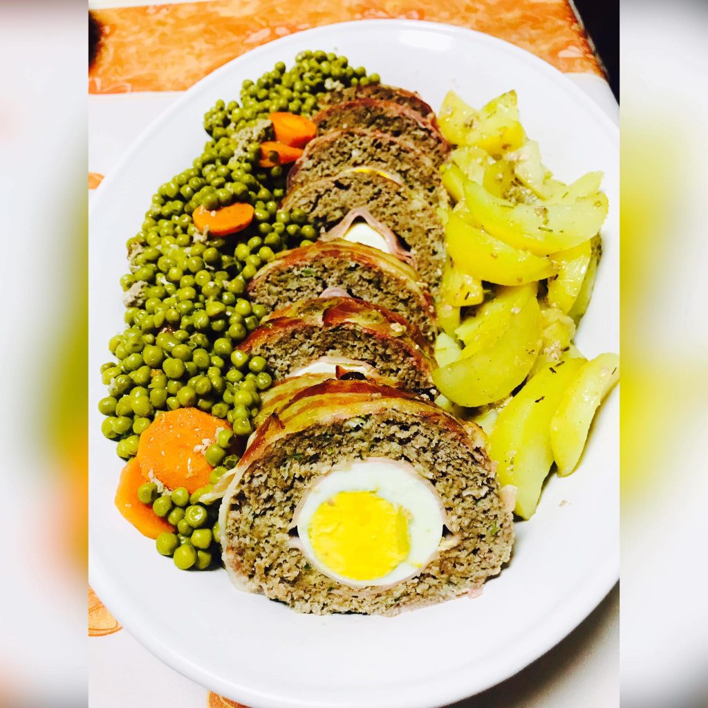 Ricetta Polpettone ripieno con patate, piselli e carote - passaggio 29