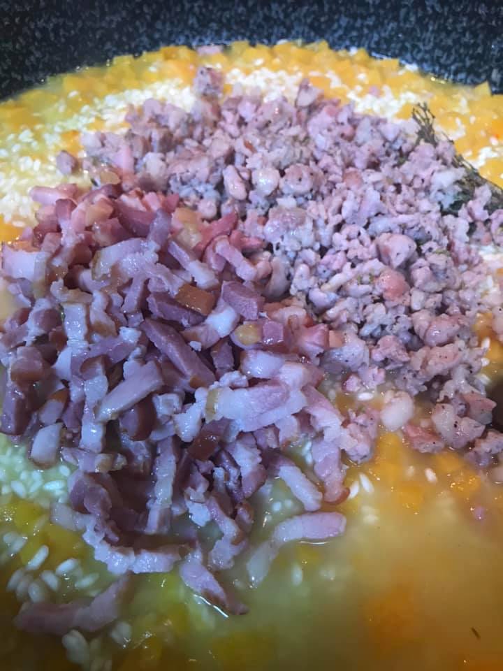 Ricetta Risotto con la zucca, bacon affumicato e salsiccia - passaggio 11