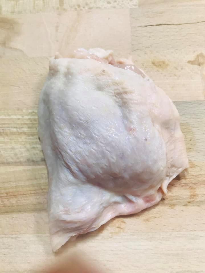 Ricetta Salsiccia di vitello e sovraccoscia di pollo ripieni alla pizzaiola - passaggio 1