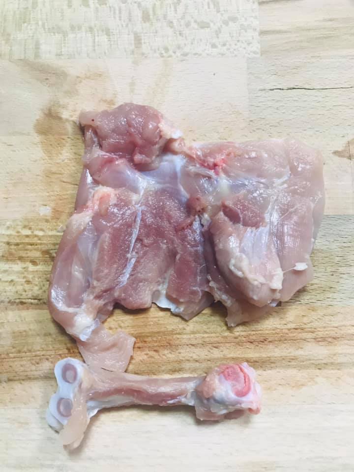 Ricetta Salsiccia di vitello e sovraccoscia di pollo ripieni alla pizzaiola - passaggio 3